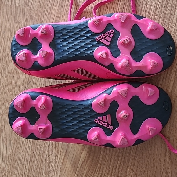 Kids Soccer Cleats - Picture 4 of 4